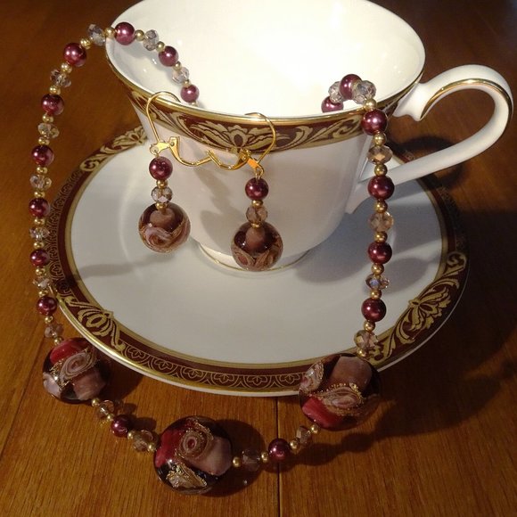 Handcrafted necklace/earring set with a trio of Murano focals - Picture 4 of 9